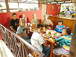 Partageant un repas suite  une dite d'ayahuasca