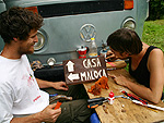 Carly y Liam, carpinteros australianos que nos ayudaron con unos proyectos.